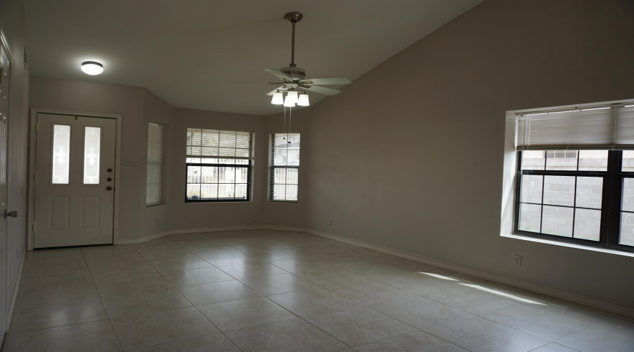 8810 Crossway Dr, Laredo, Texas 78045, 3 Bedrooms Bedrooms, 5 Rooms Rooms,2 BathroomsBathrooms,Residential,For Rent,8810 Crossway Dr,20261229