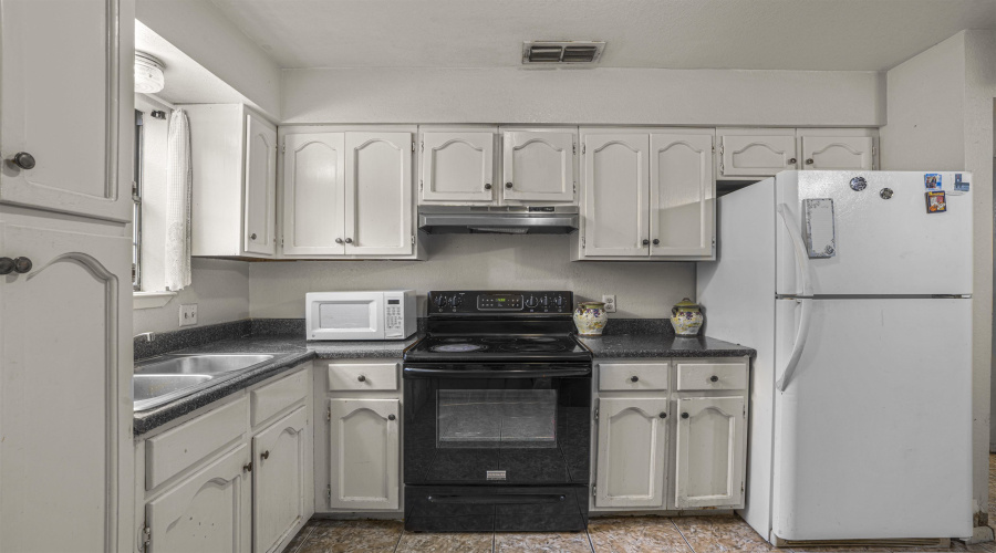 4310 Marcella Ave, Laredo, Texas 78041, ,Multi-family,For Sale,4310 Marcella Ave,20261015