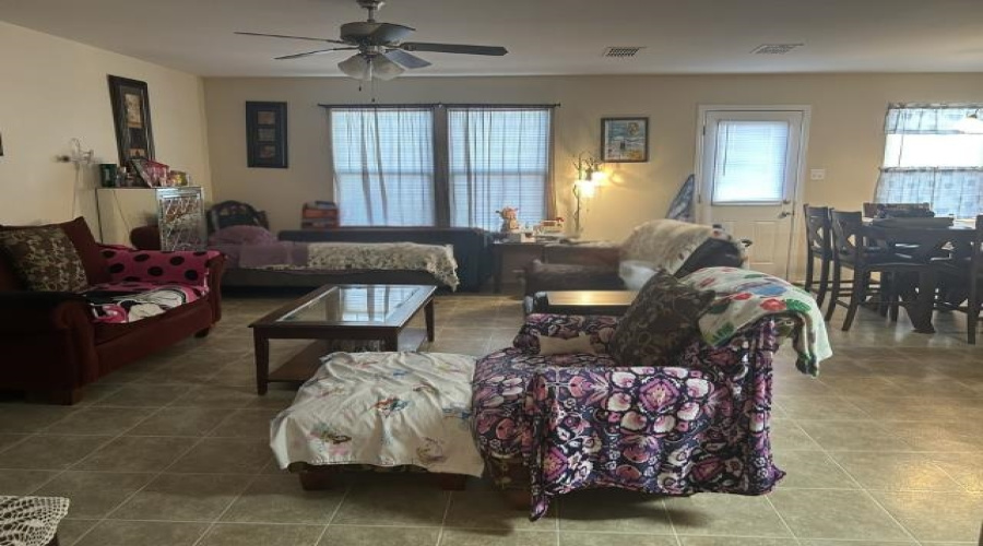 5406 Marlin Dr, Laredo, Texas 78043-5132, 3 Bedrooms Bedrooms, 5 Rooms Rooms,2 BathroomsBathrooms,Residential,For Sale,5406 Marlin Dr,20261233