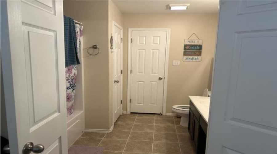 5406 Marlin Dr, Laredo, Texas 78043-5132, 3 Bedrooms Bedrooms, 5 Rooms Rooms,2 BathroomsBathrooms,Residential,For Sale,5406 Marlin Dr,20261233