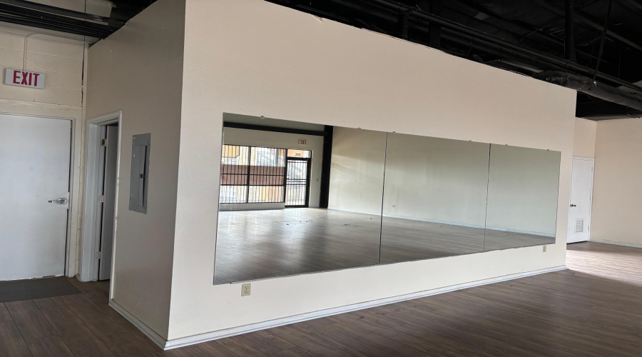 9505 Mines Rd, Laredo, Texas 78045, 1 Room Rooms,2 BathroomsBathrooms,Commercial retail/office,For Rent,9505 Mines Rd,20261236