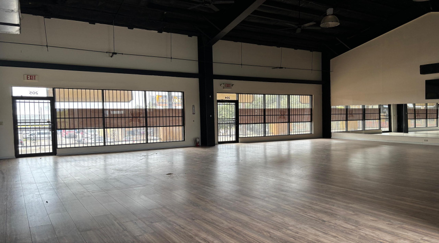 9505 Mines Rd, Laredo, Texas 78045, 1 Room Rooms,2 BathroomsBathrooms,Commercial retail/office,For Rent,9505 Mines Rd,20261236