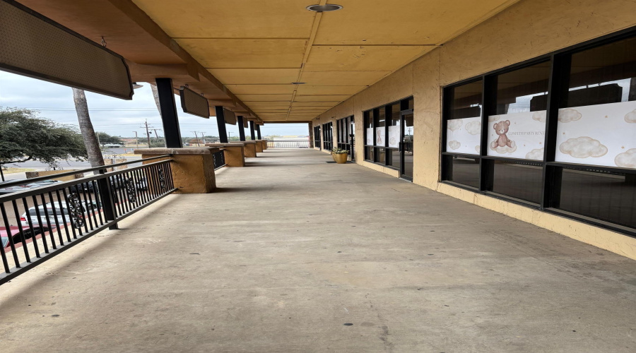 9505 Mines Rd, Laredo, Texas 78045, 1 Room Rooms,2 BathroomsBathrooms,Commercial retail/office,For Rent,9505 Mines Rd,20261236