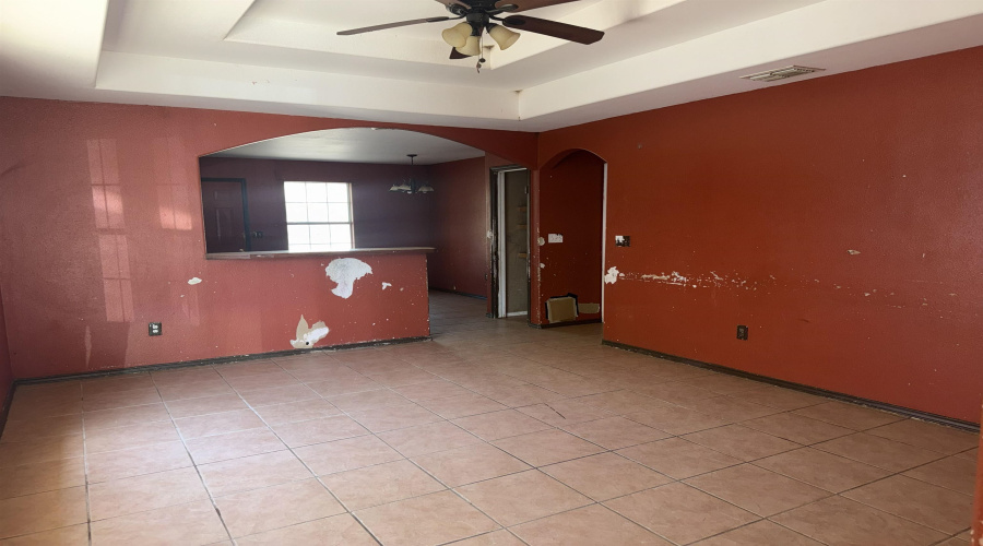 410 E Amada St, Hebbronville, Texas 78361, 4 Bedrooms Bedrooms, 6 Rooms Rooms,2 BathroomsBathrooms,Residential,For Sale,410 E Amada St,20261238