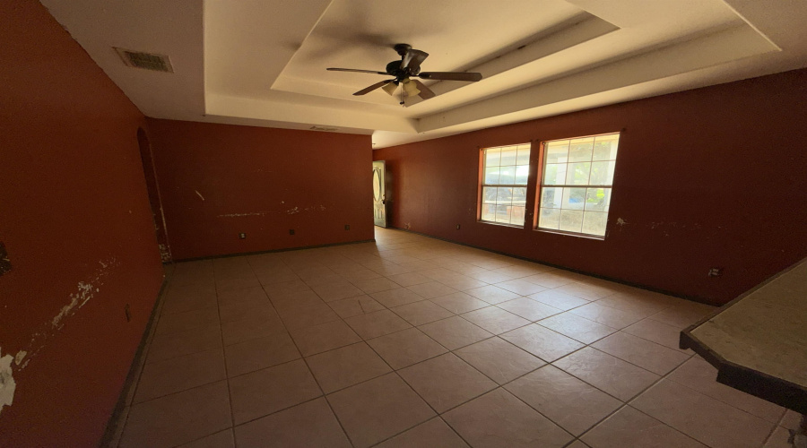 410 E Amada St, Hebbronville, Texas 78361, 4 Bedrooms Bedrooms, 6 Rooms Rooms,2 BathroomsBathrooms,Residential,For Sale,410 E Amada St,20261238