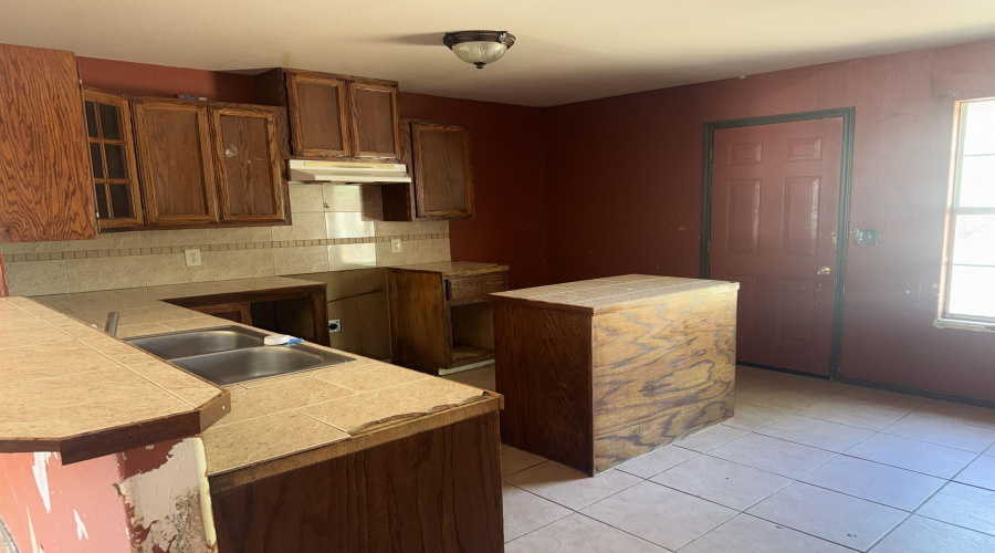 410 E Amada St, Hebbronville, Texas 78361, 4 Bedrooms Bedrooms, 6 Rooms Rooms,2 BathroomsBathrooms,Residential,For Sale,410 E Amada St,20261238