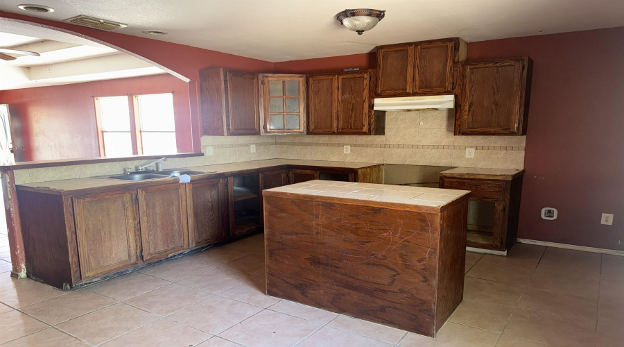 410 E Amada St, Hebbronville, Texas 78361, 4 Bedrooms Bedrooms, 6 Rooms Rooms,2 BathroomsBathrooms,Residential,For Sale,410 E Amada St,20261238