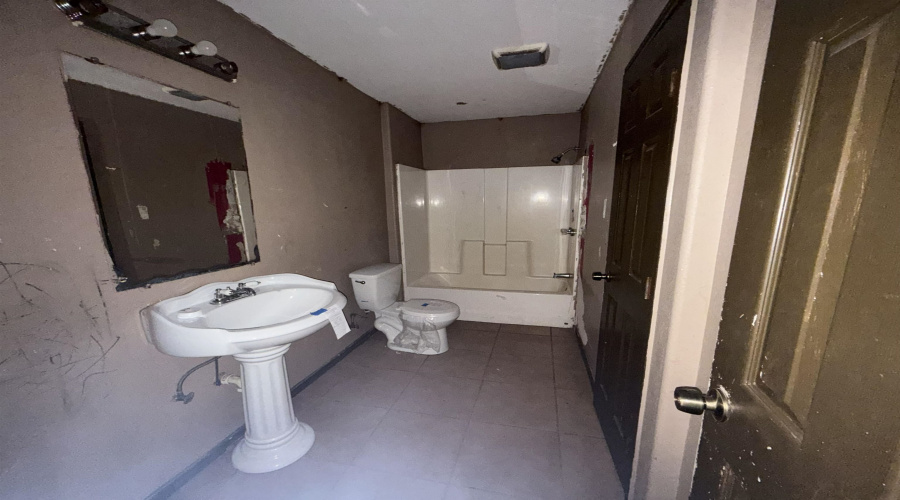 410 E Amada St, Hebbronville, Texas 78361, 4 Bedrooms Bedrooms, 6 Rooms Rooms,2 BathroomsBathrooms,Residential,For Sale,410 E Amada St,20261238