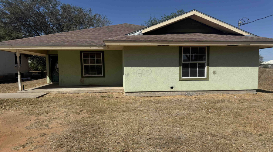 410 E Amada St, Hebbronville, Texas 78361, 4 Bedrooms Bedrooms, 6 Rooms Rooms,2 BathroomsBathrooms,Residential,For Sale,410 E Amada St,20261238