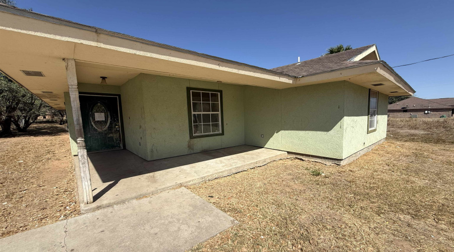 410 E Amada St, Hebbronville, Texas 78361, 4 Bedrooms Bedrooms, 6 Rooms Rooms,2 BathroomsBathrooms,Residential,For Sale,410 E Amada St,20261238