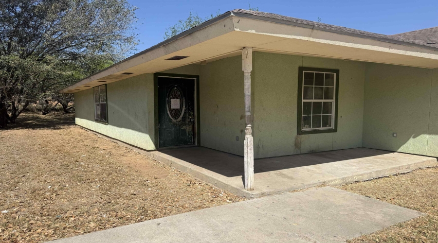 410 E Amada St, Hebbronville, Texas 78361, 4 Bedrooms Bedrooms, 6 Rooms Rooms,2 BathroomsBathrooms,Residential,For Sale,410 E Amada St,20261238