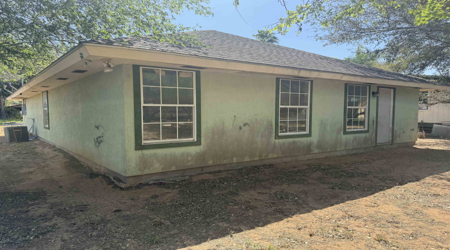 410 E Amada St, Hebbronville, Texas 78361, 4 Bedrooms Bedrooms, 6 Rooms Rooms,2 BathroomsBathrooms,Residential,For Sale,410 E Amada St,20261238