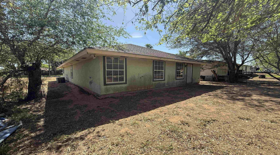 410 E Amada St, Hebbronville, Texas 78361, 4 Bedrooms Bedrooms, 6 Rooms Rooms,2 BathroomsBathrooms,Residential,For Sale,410 E Amada St,20261238