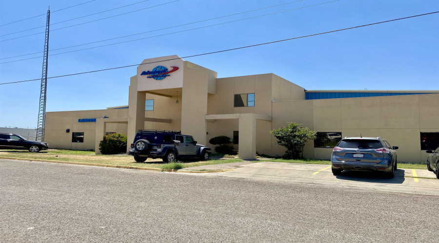 705 Enterprise St, Laredo, Texas 78045, 1 Bedroom Bedrooms, 11 Rooms Rooms,2 BathroomsBathrooms,Commercial/industrial,For Rent,705 Enterprise St,20261249