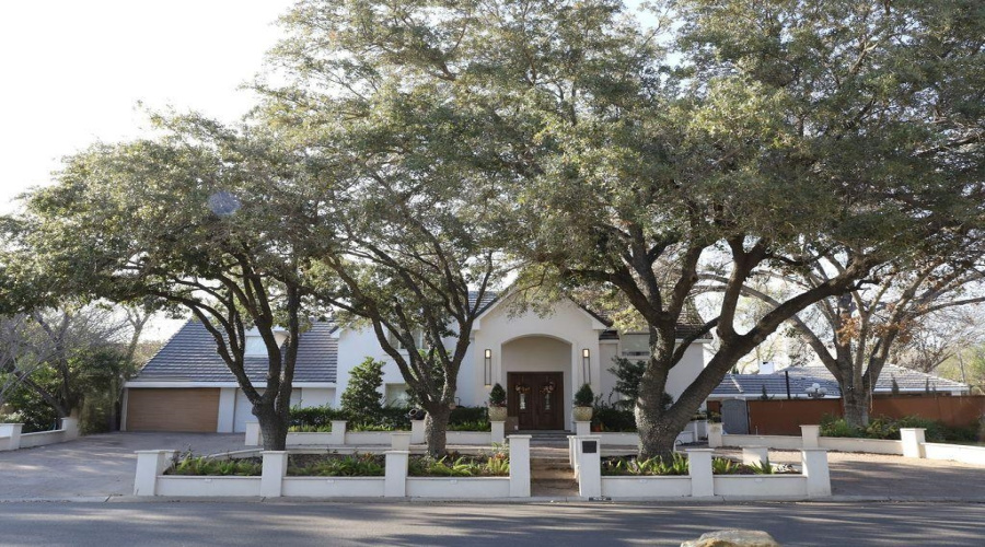 502 Surrey Rd, Laredo, Texas 78041-0000, 4 Bedrooms Bedrooms, 9 Rooms Rooms,4 BathroomsBathrooms,Residential,For Sale,502 Surrey Rd,20261241