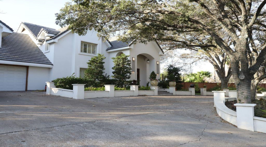 502 Surrey Rd, Laredo, Texas 78041-0000, 4 Bedrooms Bedrooms, 9 Rooms Rooms,4 BathroomsBathrooms,Residential,For Sale,502 Surrey Rd,20261241