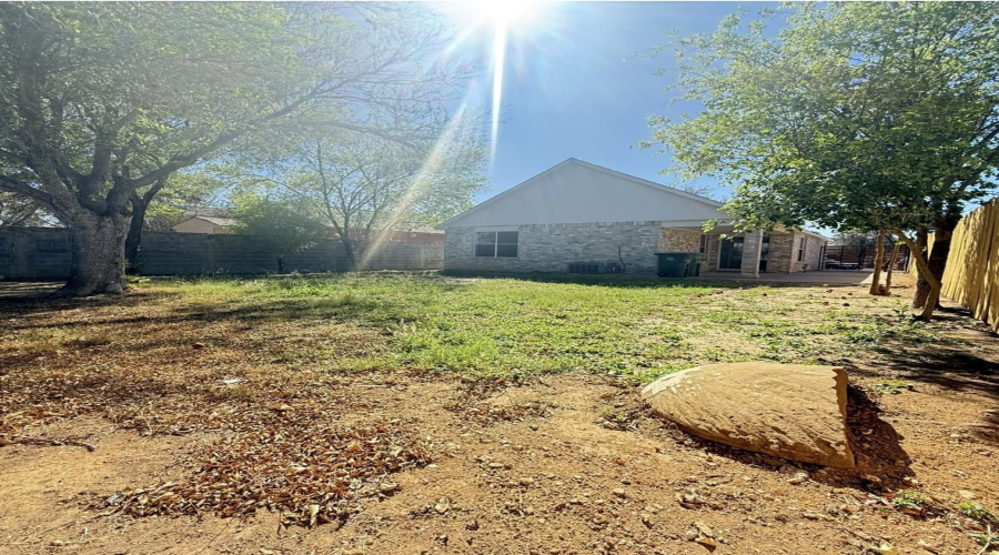 1946 Denmark Ln, Laredo, Texas 78045, 3 Bedrooms Bedrooms, 5 Rooms Rooms,2 BathroomsBathrooms,Residential,For Sale,1946 Denmark Ln,20261246