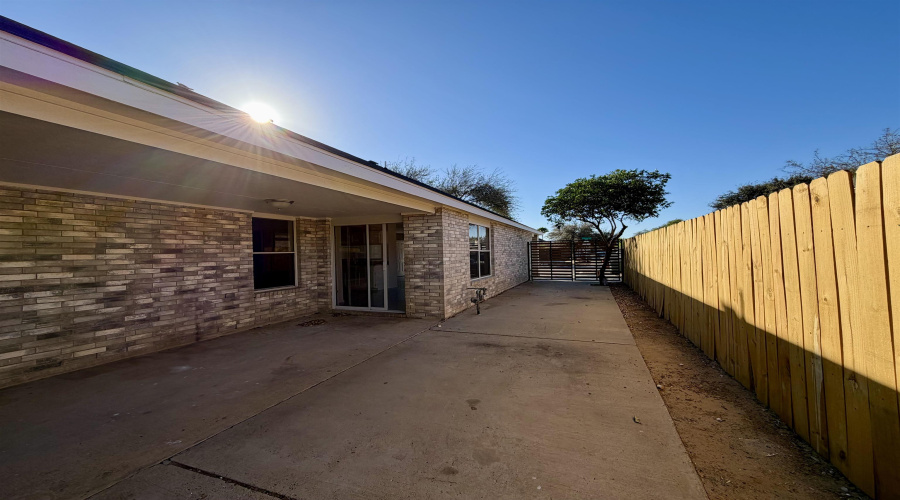 1946 Denmark Ln, Laredo, Texas 78045, 3 Bedrooms Bedrooms, 5 Rooms Rooms,2 BathroomsBathrooms,Residential,For Sale,1946 Denmark Ln,20261246