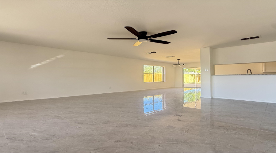 1946 Denmark Ln, Laredo, Texas 78045, 3 Bedrooms Bedrooms, 5 Rooms Rooms,2 BathroomsBathrooms,Residential,For Sale,1946 Denmark Ln,20261246