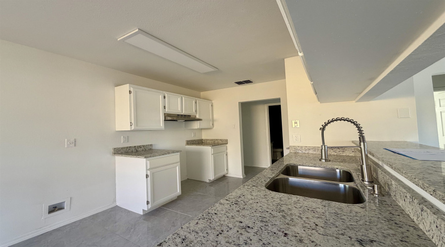 1946 Denmark Ln, Laredo, Texas 78045, 3 Bedrooms Bedrooms, 5 Rooms Rooms,2 BathroomsBathrooms,Residential,For Sale,1946 Denmark Ln,20261246