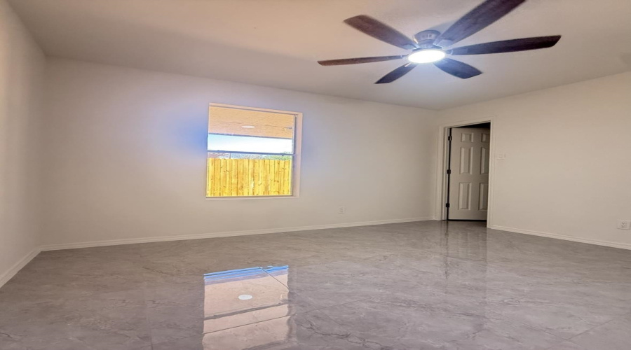 1946 Denmark Ln, Laredo, Texas 78045, 3 Bedrooms Bedrooms, 5 Rooms Rooms,2 BathroomsBathrooms,Residential,For Sale,1946 Denmark Ln,20261246