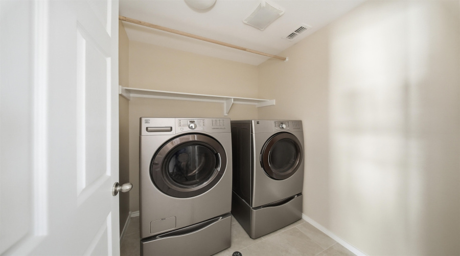 3208 Simmental Dr, Laredo, Texas 78046, 3 Bedrooms Bedrooms, 7 Rooms Rooms,2 BathroomsBathrooms,Residential,For Sale,3208 Simmental Dr,20261247