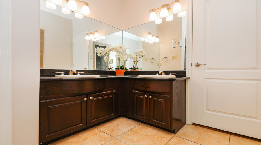 707 St James Dr, Laredo, Texas 78041, 3 Bedrooms Bedrooms, 5 Rooms Rooms,3 BathroomsBathrooms,Residential,For Rent,707 St James Dr,20261248