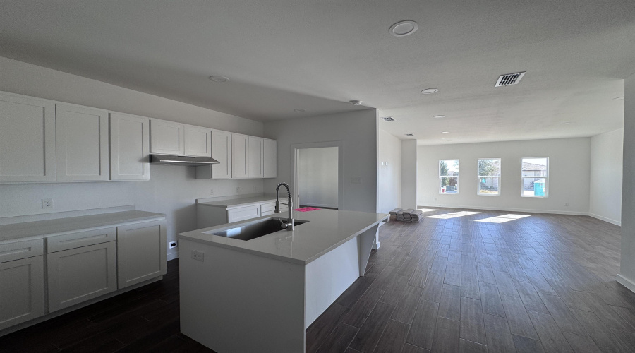 5722 Moses Lp., Laredo, Texas 78046, 3 Bedrooms Bedrooms, 5 Rooms Rooms,2 BathroomsBathrooms,Residential,For Sale,5722 Moses Lp.,20261253