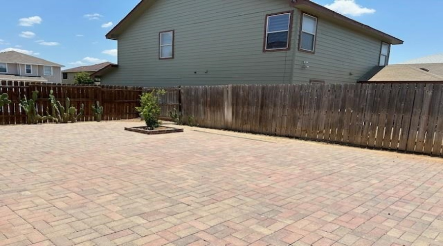 1763 Aransas Pass Dr, Laredo, Texas 78045-8464, 4 Bedrooms Bedrooms, 6 Rooms Rooms,2 BathroomsBathrooms,Residential,For Sale,1763 Aransas Pass Dr,20261254