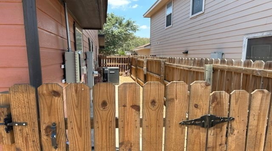 1763 Aransas Pass Dr, Laredo, Texas 78045-8464, 4 Bedrooms Bedrooms, 6 Rooms Rooms,2 BathroomsBathrooms,Residential,For Sale,1763 Aransas Pass Dr,20261254