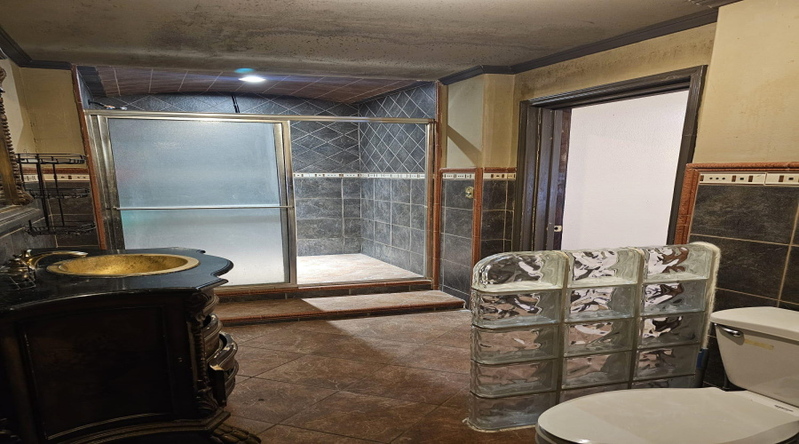 4523 La Cienega Ln, Laredo, Texas 78046, 4 Bedrooms Bedrooms, 7 Rooms Rooms,2 BathroomsBathrooms,Residential,For Sale,4523 La Cienega Ln,20261257