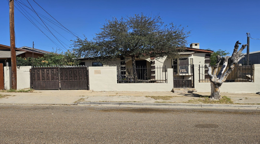 4523 La Cienega Ln, Laredo, Texas 78046, 4 Bedrooms Bedrooms, 7 Rooms Rooms,2 BathroomsBathrooms,Residential,For Sale,4523 La Cienega Ln,20261257
