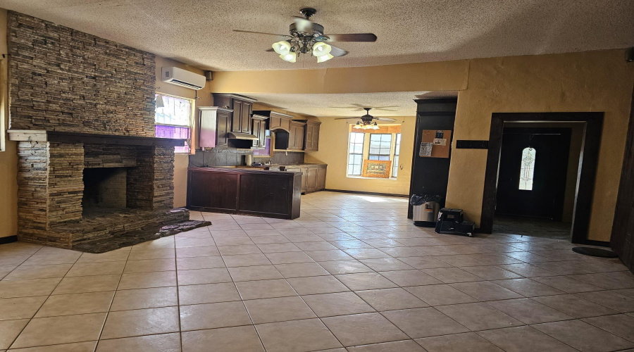 4523 La Cienega Ln, Laredo, Texas 78046, 4 Bedrooms Bedrooms, 7 Rooms Rooms,2 BathroomsBathrooms,Residential,For Sale,4523 La Cienega Ln,20261257
