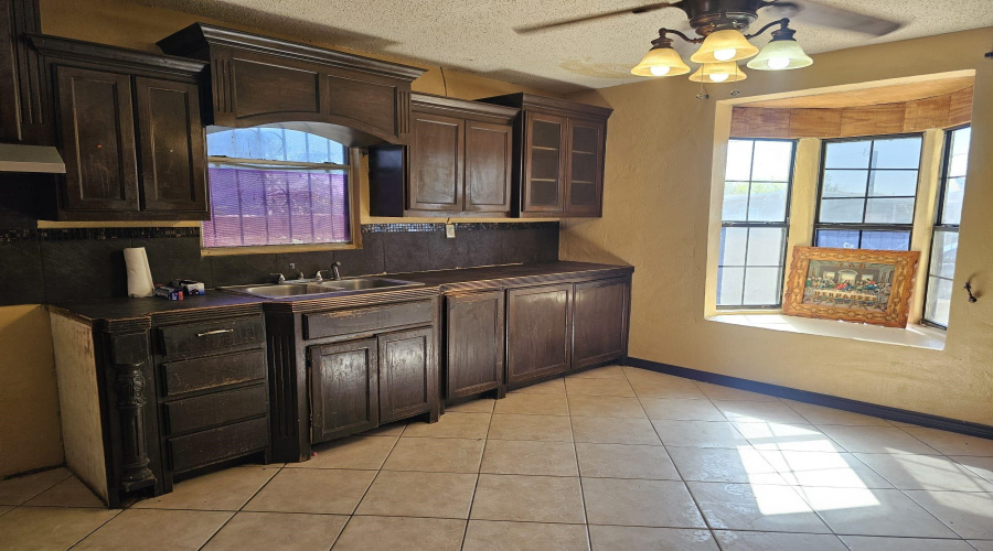 4523 La Cienega Ln, Laredo, Texas 78046, 4 Bedrooms Bedrooms, 7 Rooms Rooms,2 BathroomsBathrooms,Residential,For Sale,4523 La Cienega Ln,20261257