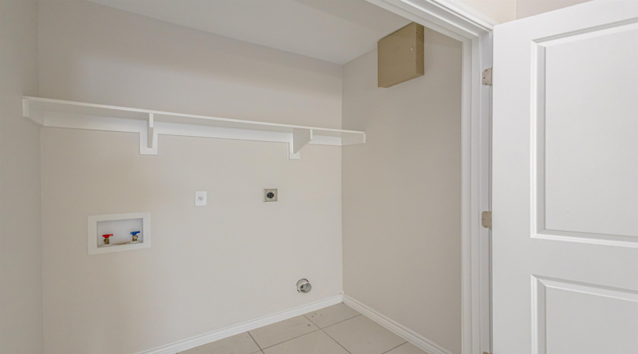 3018 Bluebell Ct., LAREDO, Texas 78046, 4 Bedrooms Bedrooms, 6 Rooms Rooms,2 BathroomsBathrooms,Residential,For Sale,3018 Bluebell Ct.,20261258