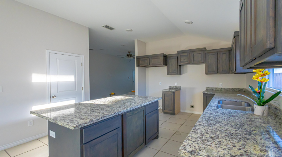 3018 Bluebell Ct., LAREDO, Texas 78046, 4 Bedrooms Bedrooms, 6 Rooms Rooms,2 BathroomsBathrooms,Residential,For Sale,3018 Bluebell Ct.,20261258