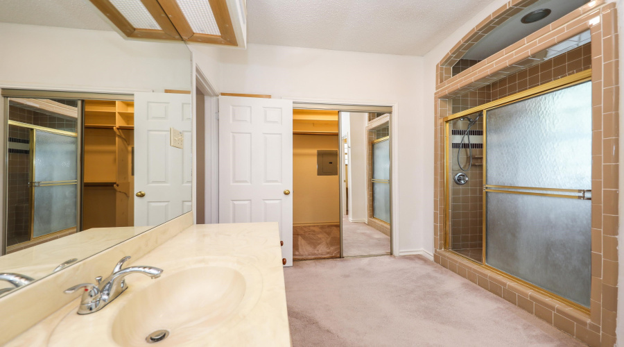 1500 Demaret Ct, Laredo, Texas 78045, 4 Bedrooms Bedrooms, 8 Rooms Rooms,3 BathroomsBathrooms,Residential,For Sale,1500 Demaret Ct,20261261