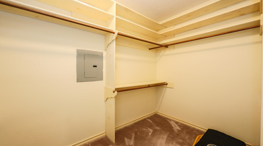 1500 Demaret Ct, Laredo, Texas 78045, 4 Bedrooms Bedrooms, 8 Rooms Rooms,3 BathroomsBathrooms,Residential,For Sale,1500 Demaret Ct,20261261