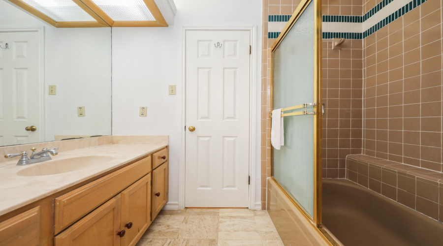 1500 Demaret Ct, Laredo, Texas 78045, 4 Bedrooms Bedrooms, 8 Rooms Rooms,3 BathroomsBathrooms,Residential,For Sale,1500 Demaret Ct,20261261