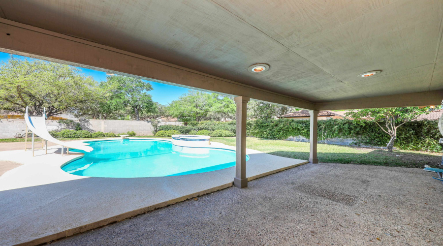 1500 Demaret Ct, Laredo, Texas 78045, 4 Bedrooms Bedrooms, 8 Rooms Rooms,3 BathroomsBathrooms,Residential,For Sale,1500 Demaret Ct,20261261