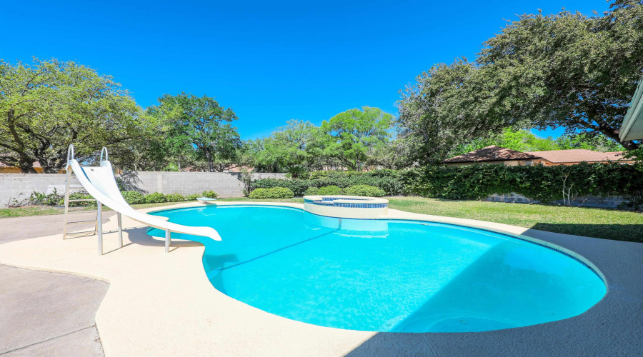 1500 Demaret Ct, Laredo, Texas 78045, 4 Bedrooms Bedrooms, 8 Rooms Rooms,3 BathroomsBathrooms,Residential,For Sale,1500 Demaret Ct,20261261