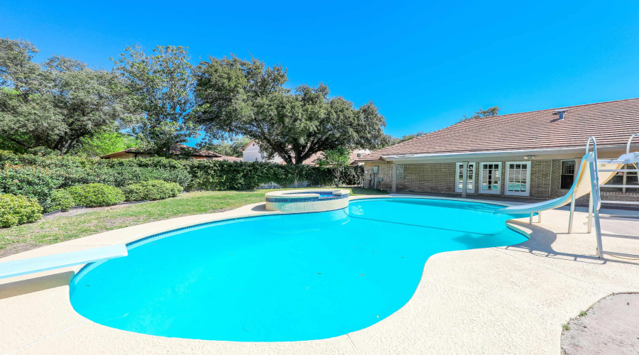 1500 Demaret Ct, Laredo, Texas 78045, 4 Bedrooms Bedrooms, 8 Rooms Rooms,3 BathroomsBathrooms,Residential,For Sale,1500 Demaret Ct,20261261