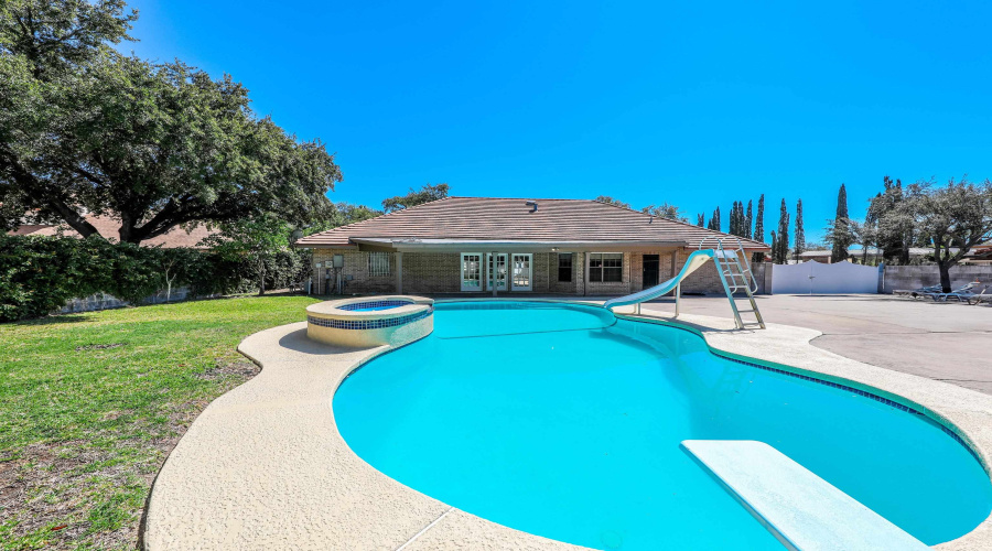 1500 Demaret Ct, Laredo, Texas 78045, 4 Bedrooms Bedrooms, 8 Rooms Rooms,3 BathroomsBathrooms,Residential,For Sale,1500 Demaret Ct,20261261