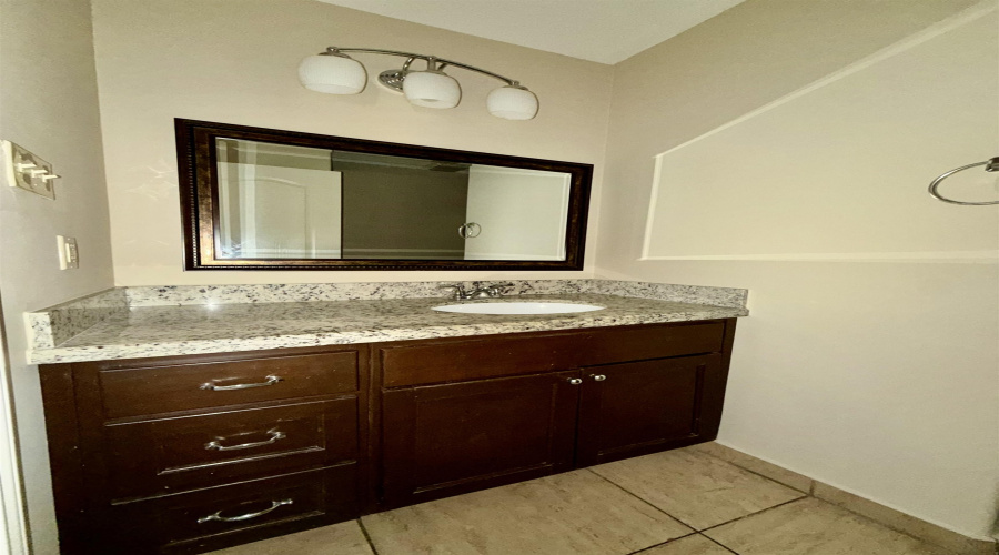 408 Shiloh Dr, Laredo, Texas 78045, 2 Bedrooms Bedrooms, 5 Rooms Rooms,2 BathroomsBathrooms,Residential,For Rent,408 Shiloh Dr,20261263