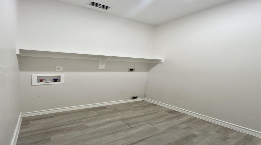 1528 Hebilla Ln., laredo, Texas 78046, 5 Bedrooms Bedrooms, 7 Rooms Rooms,3 BathroomsBathrooms,Residential,For Rent,1528 Hebilla Ln.,20261265