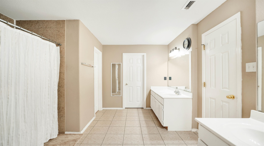 2122 Mallorca Dr, LAREDO, Texas 78046, 5 Bedrooms Bedrooms, 7 Rooms Rooms,3 BathroomsBathrooms,Residential,For Rent,2122 Mallorca Dr,20261268