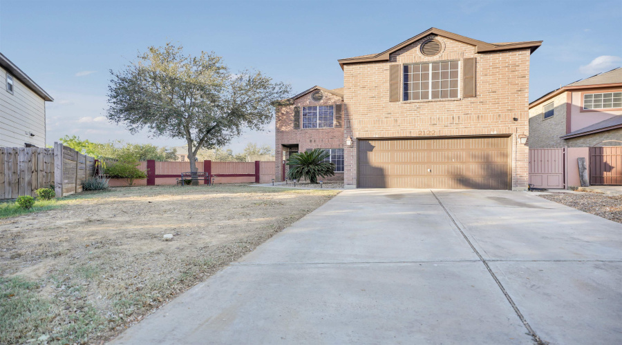 2122 Mallorca Dr, LAREDO, Texas 78046, 5 Bedrooms Bedrooms, 7 Rooms Rooms,3 BathroomsBathrooms,Residential,For Rent,2122 Mallorca Dr,20261268
