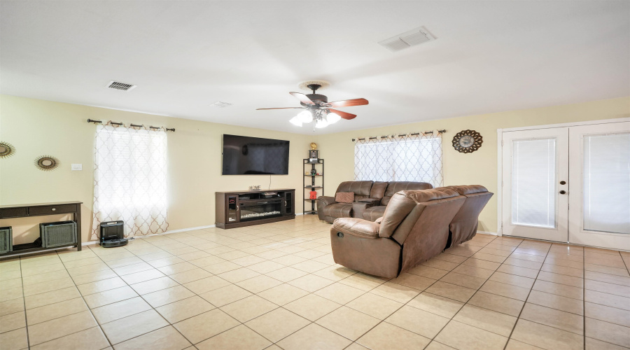 2122 Mallorca Dr, LAREDO, Texas 78046, 5 Bedrooms Bedrooms, 7 Rooms Rooms,3 BathroomsBathrooms,Residential,For Rent,2122 Mallorca Dr,20261268