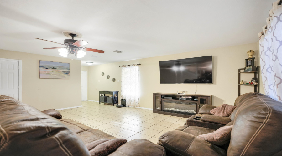 2122 Mallorca Dr, LAREDO, Texas 78046, 5 Bedrooms Bedrooms, 7 Rooms Rooms,3 BathroomsBathrooms,Residential,For Rent,2122 Mallorca Dr,20261268