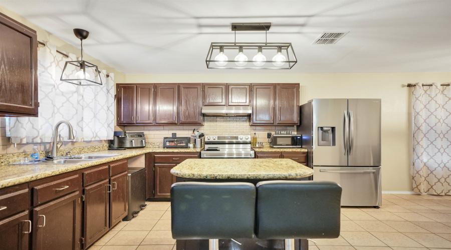 2122 Mallorca Dr, LAREDO, Texas 78046, 5 Bedrooms Bedrooms, 7 Rooms Rooms,3 BathroomsBathrooms,Residential,For Rent,2122 Mallorca Dr,20261268